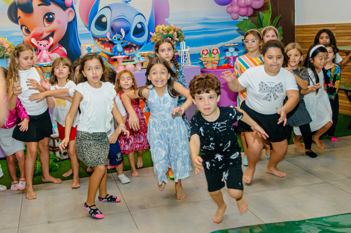 malu-8-anos-lilo-stitch-casa-eco-botafogo-zona-sul-carol-salermo-fotografia-afetiva-lifestyle-rio-de-janeiro