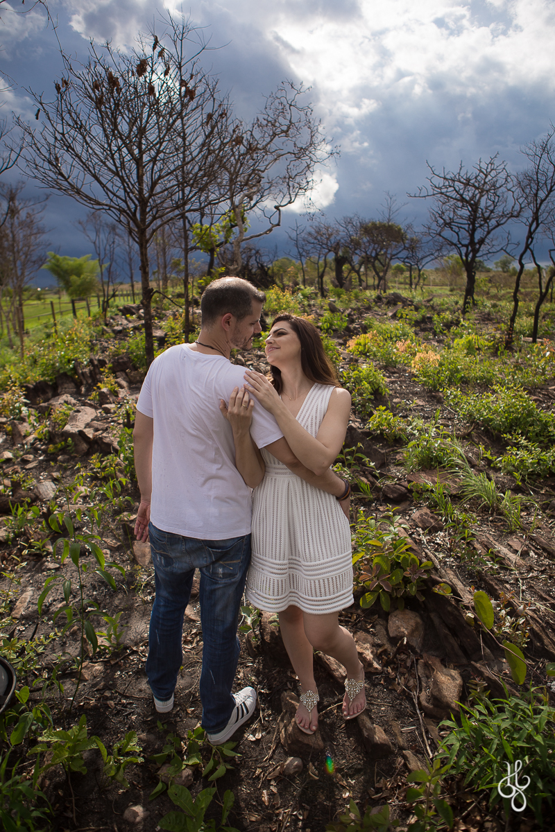 Assim como no cerrado, a vida desse casal foi assim. Em pouco tempo uma grande queimada passou em seus caminhos, mas Deus cuidou deles e um foi chuva na vida do outro. As coisas queimadas ficaram para trás e agora tudo se faz novo.