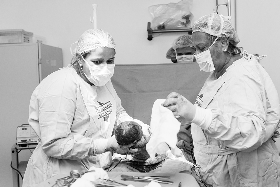 
Fotografia de parto; cobertura de parto; registro fotografico de parto; fotografa especializada em partos; parto cesárea; parto natural; parto humanizado; maternidade Sana Lucia