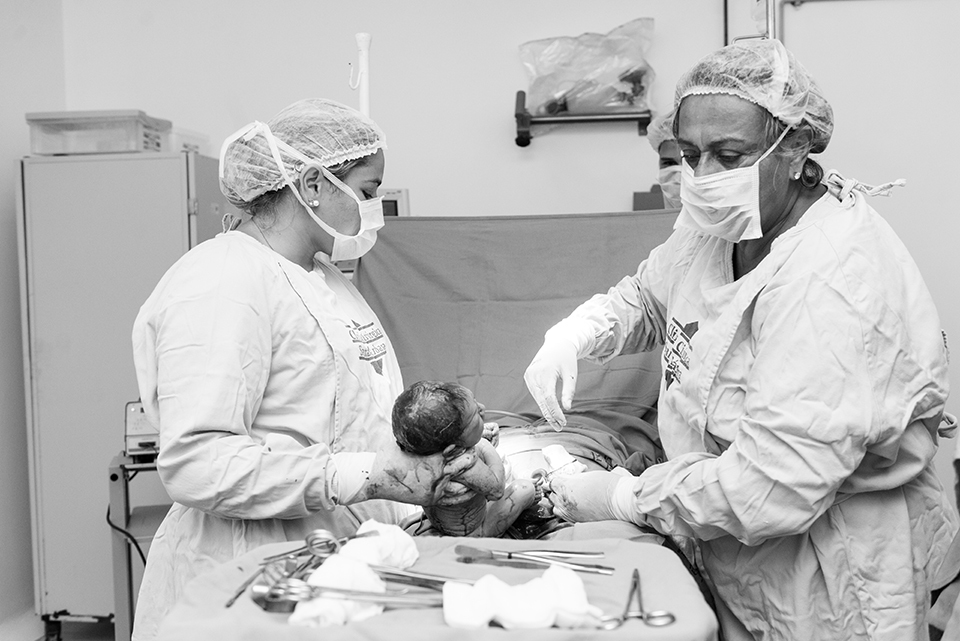 
Fotografia de parto; cobertura de parto; registro fotografico de parto; fotografa especializada em partos; parto cesárea; parto natural; parto humanizado; maternidade Sana Lucia