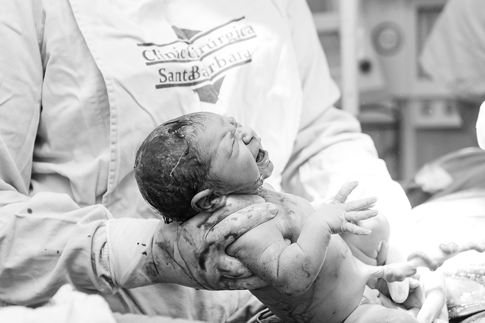 
Fotografia de parto; cobertura de parto; registro fotografico de parto; fotografa especializada em partos; parto cesárea; parto natural; parto humanizado; maternidade Sana Lucia