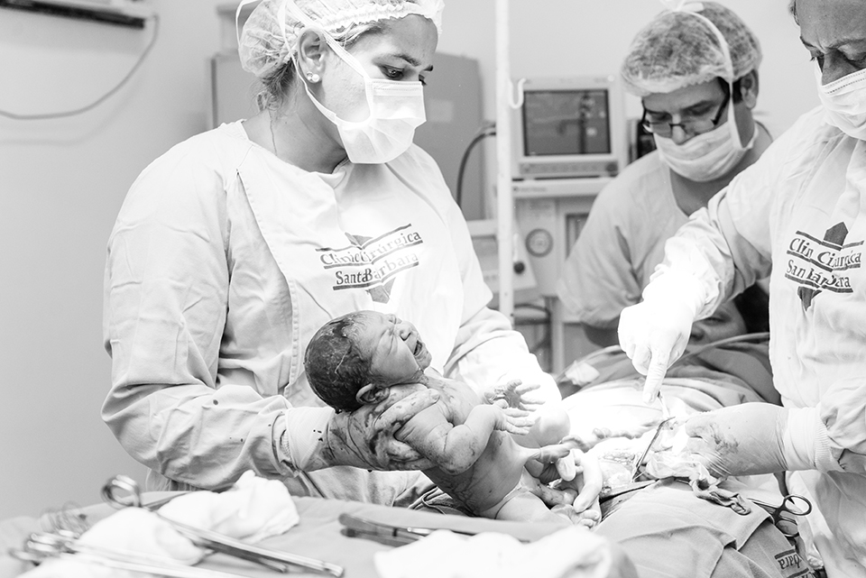 
Fotografia de parto; cobertura de parto; registro fotografico de parto; fotografa especializada em partos; parto cesárea; parto natural; parto humanizado; maternidade Sana Lucia