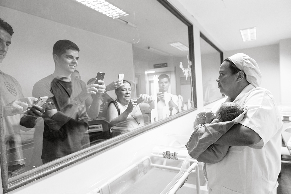 
Fotografia de parto; cobertura de parto; registro fotografico de parto; fotografa especializada em partos; parto cesárea; parto natural; parto humanizado; maternidade Sana Lucia