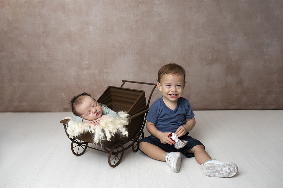 #fotografianewborn #newbornrj #newbron #fotografanewborn #newborphotos #newbornphotography #inspiredbycolors #maedemenina #maedemenino #maternidade #maesrj #instababy #bebes #ensaioderecemnascido #recemnascido #fotografanewborn #fotografadefamilia #fotogr