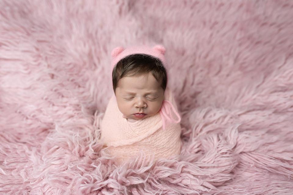 #fotografianewborn #newbornrj #newbron #fotografanewborn #newborphotos #newbornphotography #inspiredbycolors #maedemenina #maedemenino #maternidade #maesrj #instababy #bebes #ensaioderecemnascido #recemnascido #fotografanewborn #fotografadefamilia #fotogr