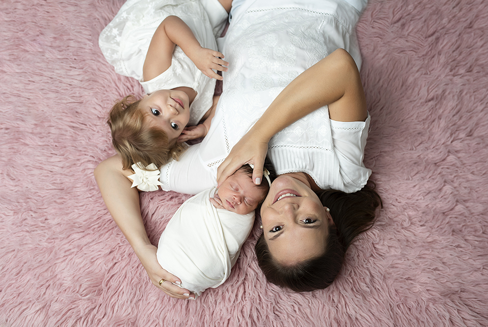 #fotografianewborn #newbornrj #newbron #fotografanewborn #newborphotos #newbornphotography #inspiredbycolors #maedemenina #maedemenino #maternidade #maesrj #instababy #bebes #ensaioderecemnascido #recemnascido #fotografanewborn #fotografadefamilia #fotogr