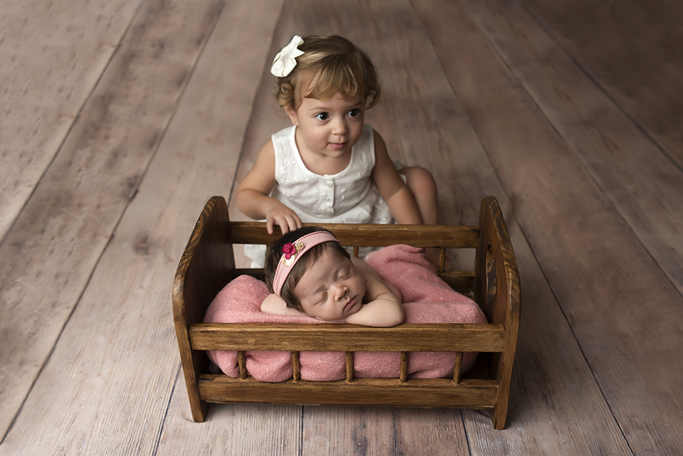 #fotografianewborn #newbornrj #newbron #fotografanewborn #newborphotos #newbornphotography #inspiredbycolors #maedemenina #maedemenino #maternidade #maesrj #instababy #bebes #ensaioderecemnascido #recemnascido #fotografanewborn #fotografadefamilia #fotogr