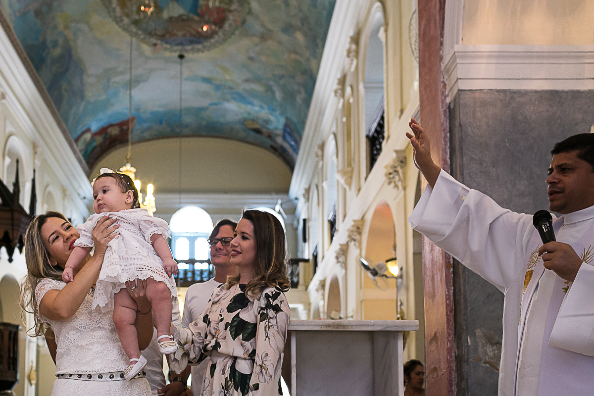 Batizado Maya na igreja das graças em Recife Pernambuco foto de Claudio Cerri para o Super Click