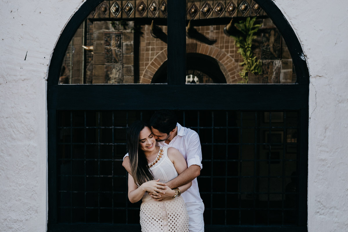 ensaio Casal Pre wedding na oficina Francisco Brennand em Recife de Swhellem e Lucas pelo SuperClick