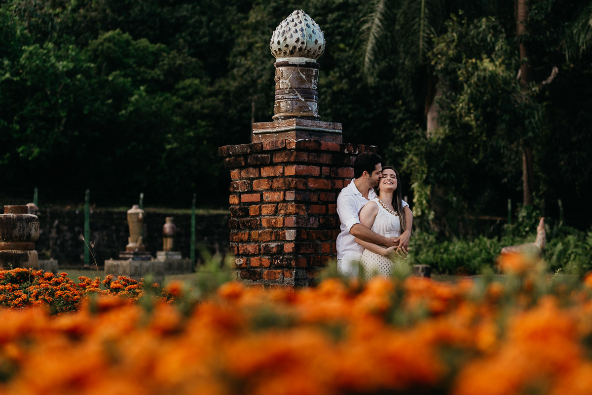 ensaio Casal Pre wedding na oficina Francisco Brennand em Recife de Swhellem e Lucas pelo SuperClick