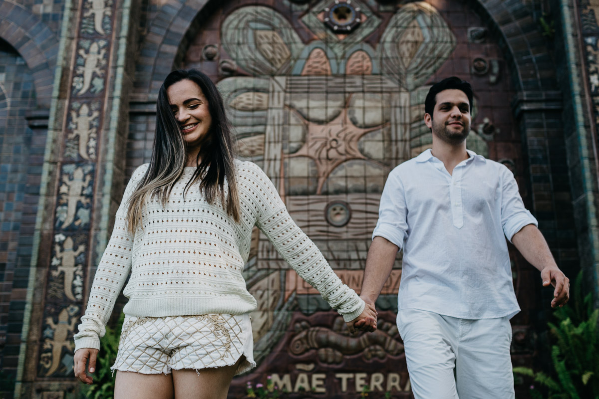 ensaio Casal Pre wedding na oficina Francisco Brennand em Recife de Swhellem e Lucas pelo SuperClick