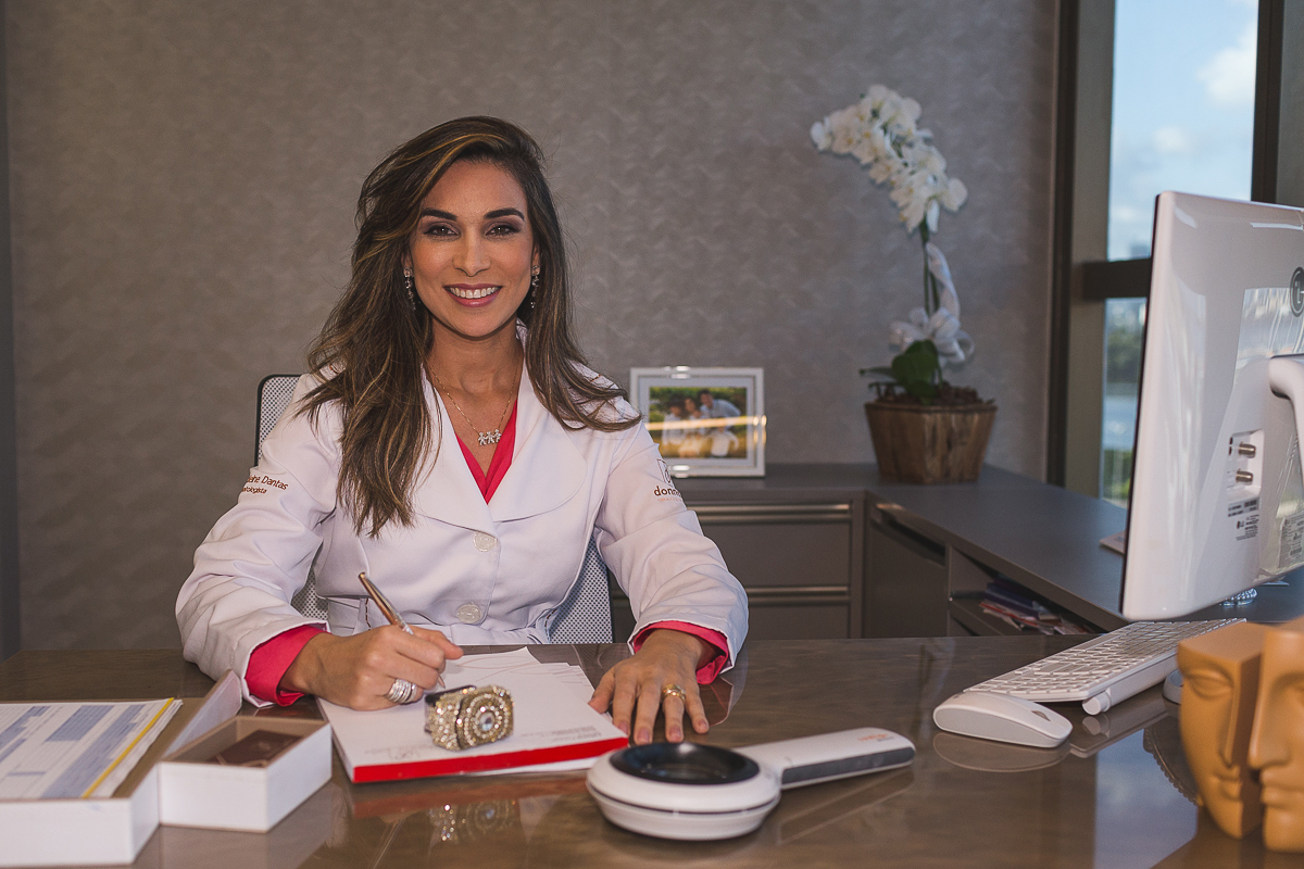 Fotografia corporativa clinica donna pelle