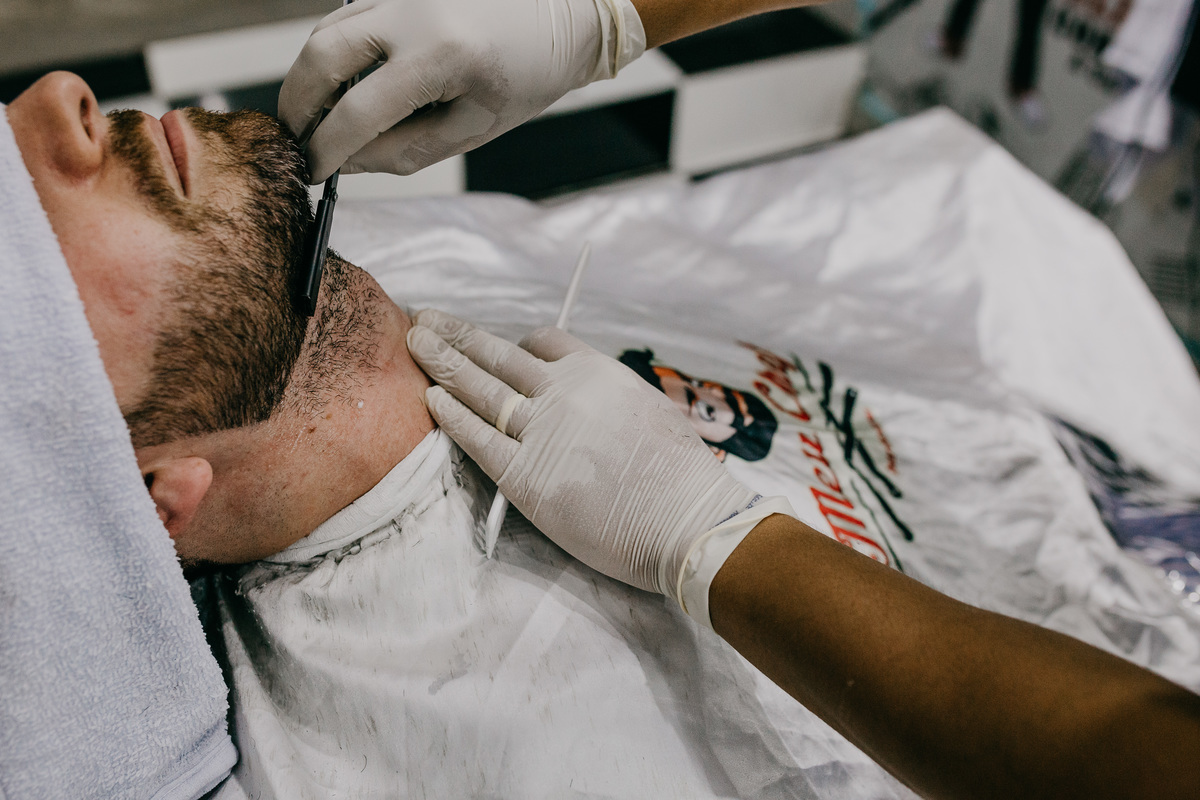 Fotografia de casamento Recife making of noivo barbearia Gabi e Hugo 