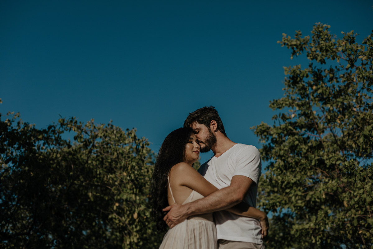 Ensaio pre wedding de Cassia e Lucas na praia de Maracaipe Pernambuco por do sol
