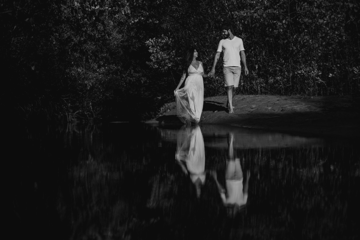 Ensaio pre wedding de Cassia e Lucas na praia de Maracaipe Pernambuco por do sol