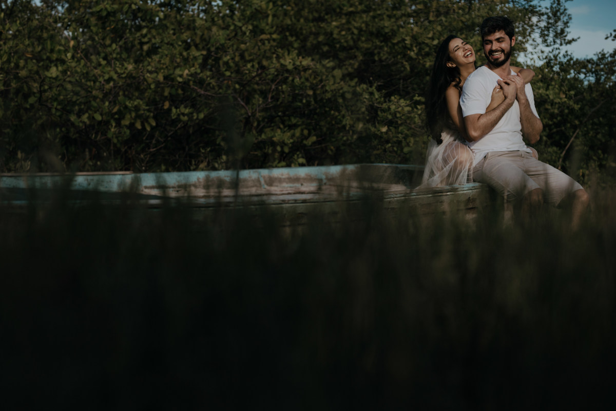 Ensaio pre wedding de Cassia e Lucas na praia de Maracaipe Pernambuco por do sol