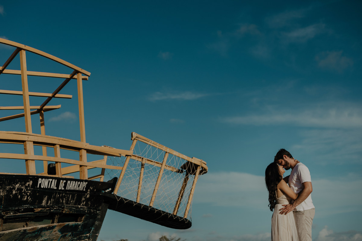 Ensaio pre wedding de Cassia e Lucas na praia de Maracaipe Pernambuco por do sol