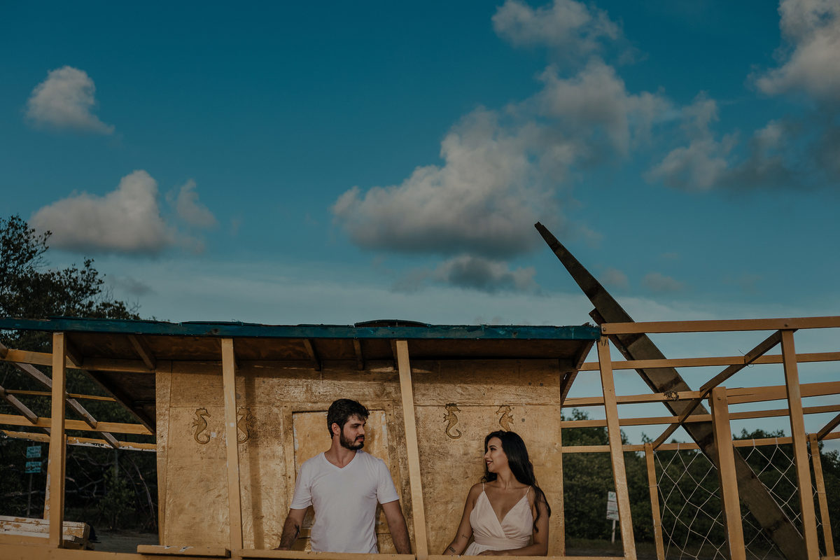 Ensaio pre wedding de Cassia e Lucas na praia de Maracaipe Pernambuco por do sol