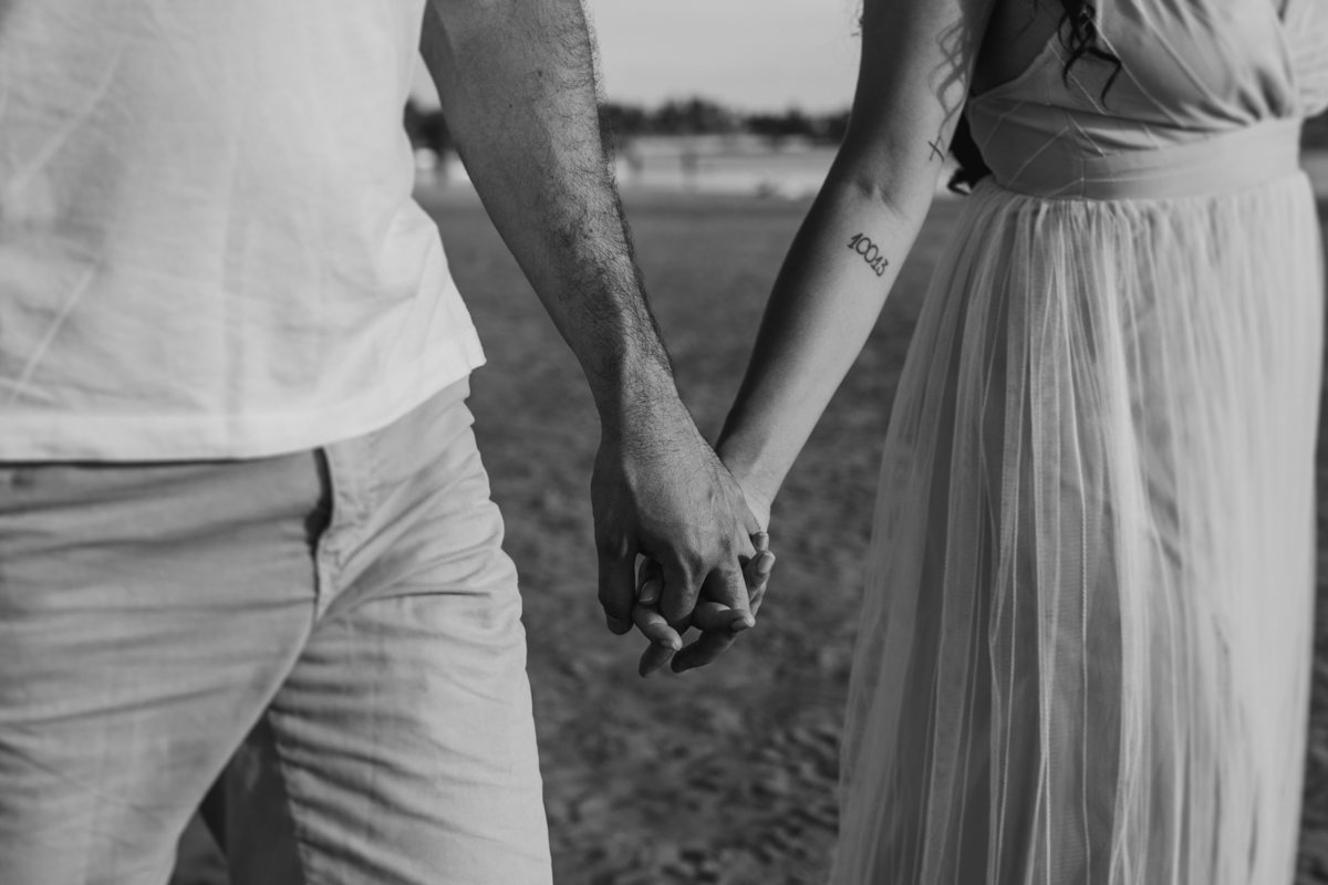 Ensaio pre wedding de Cassia e Lucas na praia de Maracaipe Pernambuco por do sol