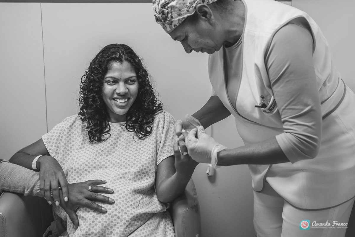 Tem que fazer seu trabalho com doçura e eficiência para conseguir um sorriso na hora de furar o dedo, não é?
