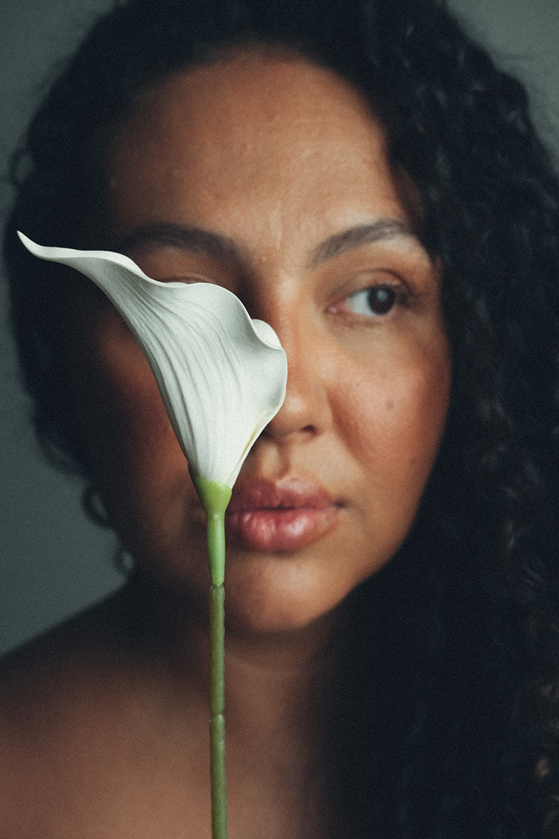 beleza, mulheres, mulher, preta, ruiva, cabelo cacheado, editorial, palmas, tocantins, copo de leite, ensaio de estudio, fotogrado premiado, beauty, publicidade, cabelo,