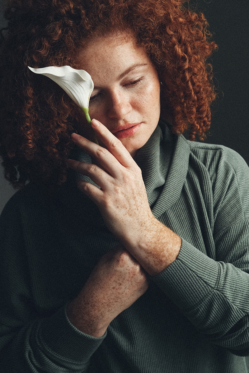 beleza, mulheres, mulher, preta, ruiva, cabelo cacheado, editorial, palmas, tocantins, copo de leite, ensaio de estudio, fotogrado premiado, beauty, publicidade, cabelo,