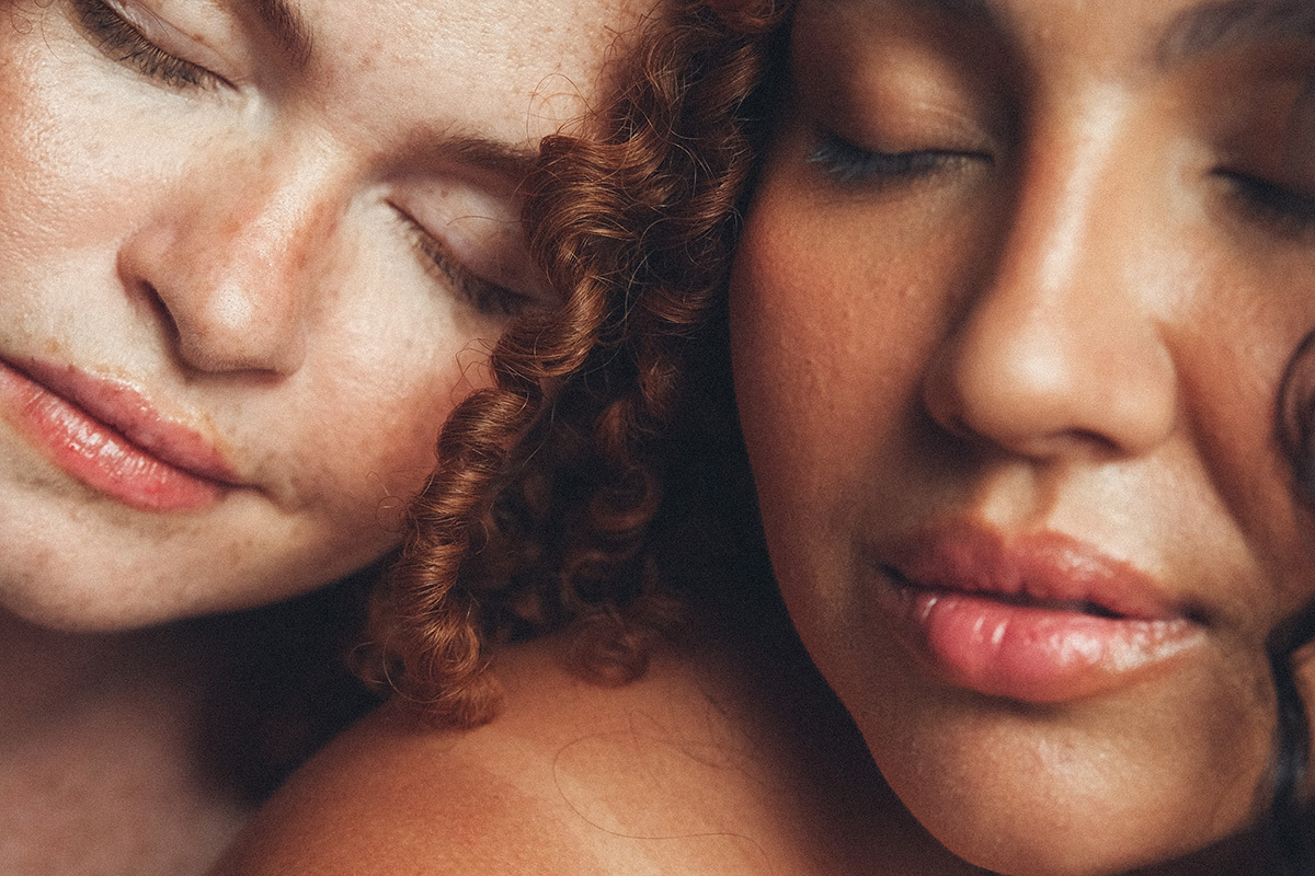 beleza, mulheres, mulher, preta, ruiva, cabelo cacheado, editorial, palmas, tocantins, copo de leite, ensaio de estudio, fotogrado premiado, beauty, publicidade, cabelo,