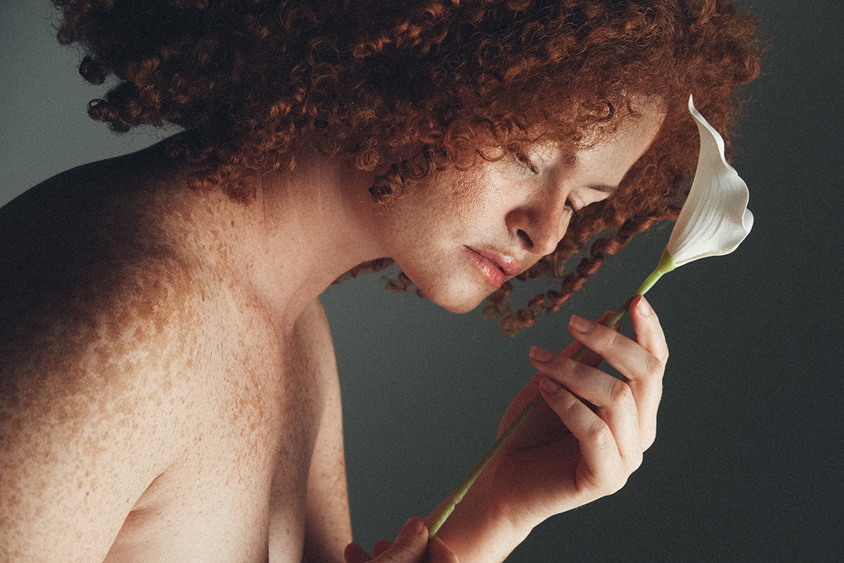 beleza, mulheres, mulher, preta, ruiva, cabelo cacheado, editorial, palmas, tocantins, copo de leite, ensaio de estudio, fotogrado premiado, beauty, publicidade, cabelo,