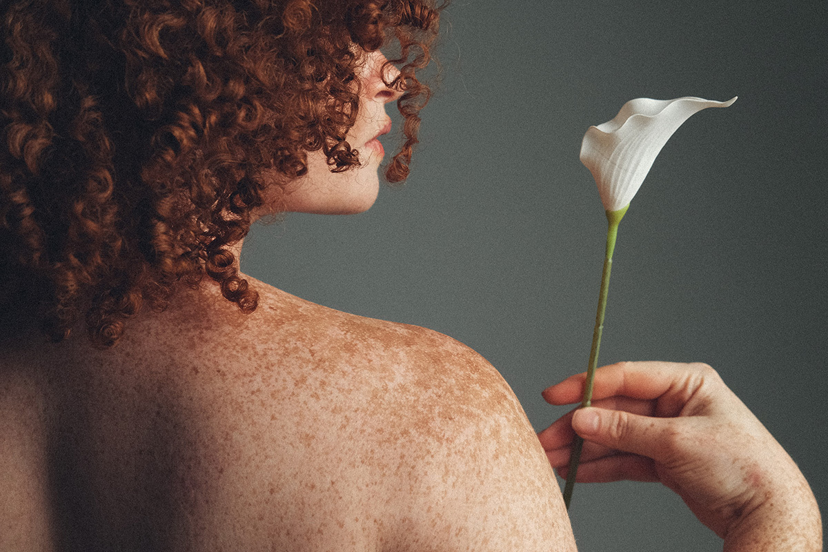 beleza, mulheres, mulher, preta, ruiva, cabelo cacheado, editorial, palmas, tocantins, copo de leite, ensaio de estudio, fotogrado premiado, beauty, publicidade, cabelo,
