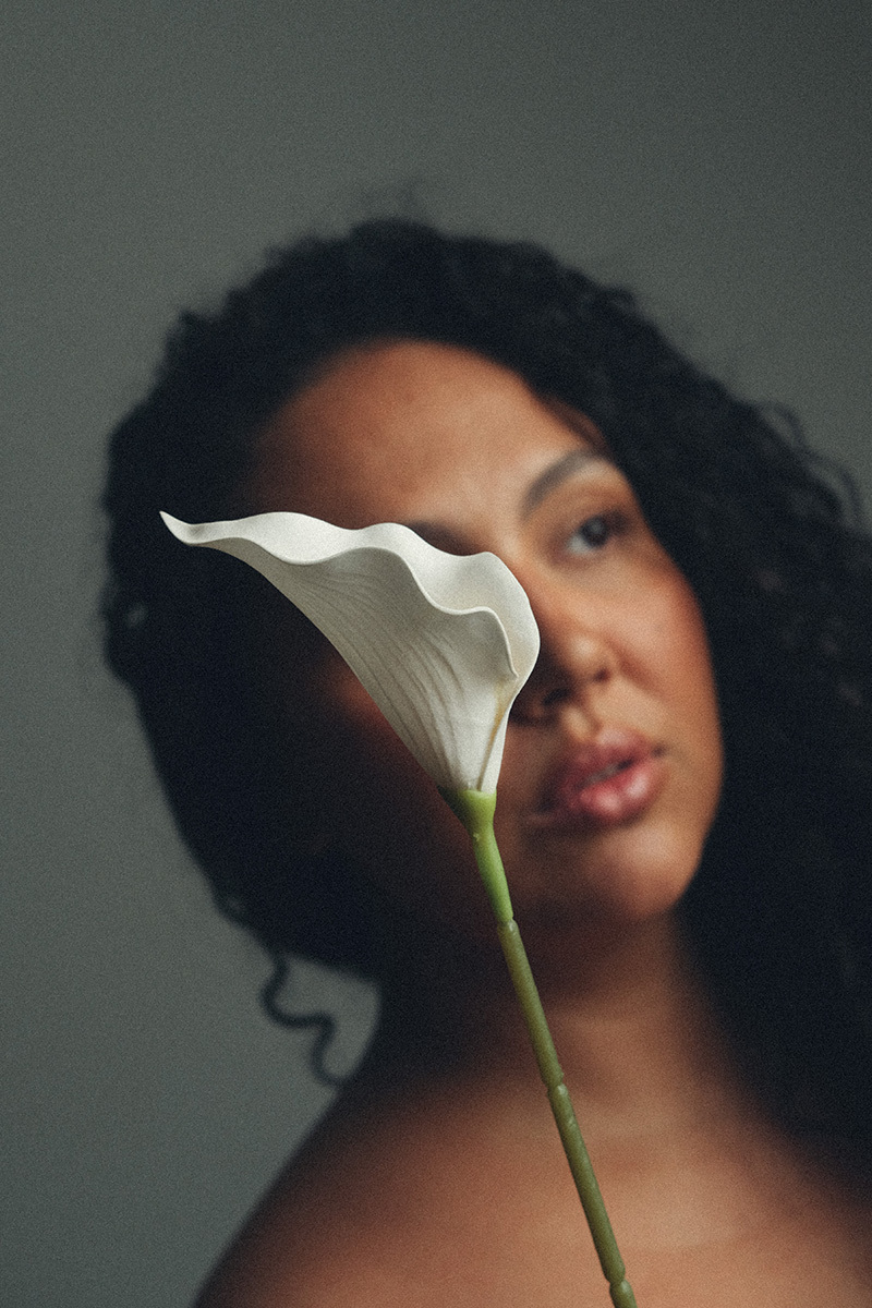 beleza, mulheres, mulher, preta, ruiva, cabelo cacheado, editorial, palmas, tocantins, copo de leite, ensaio de estudio, fotogrado premiado, beauty, publicidade, cabelo,