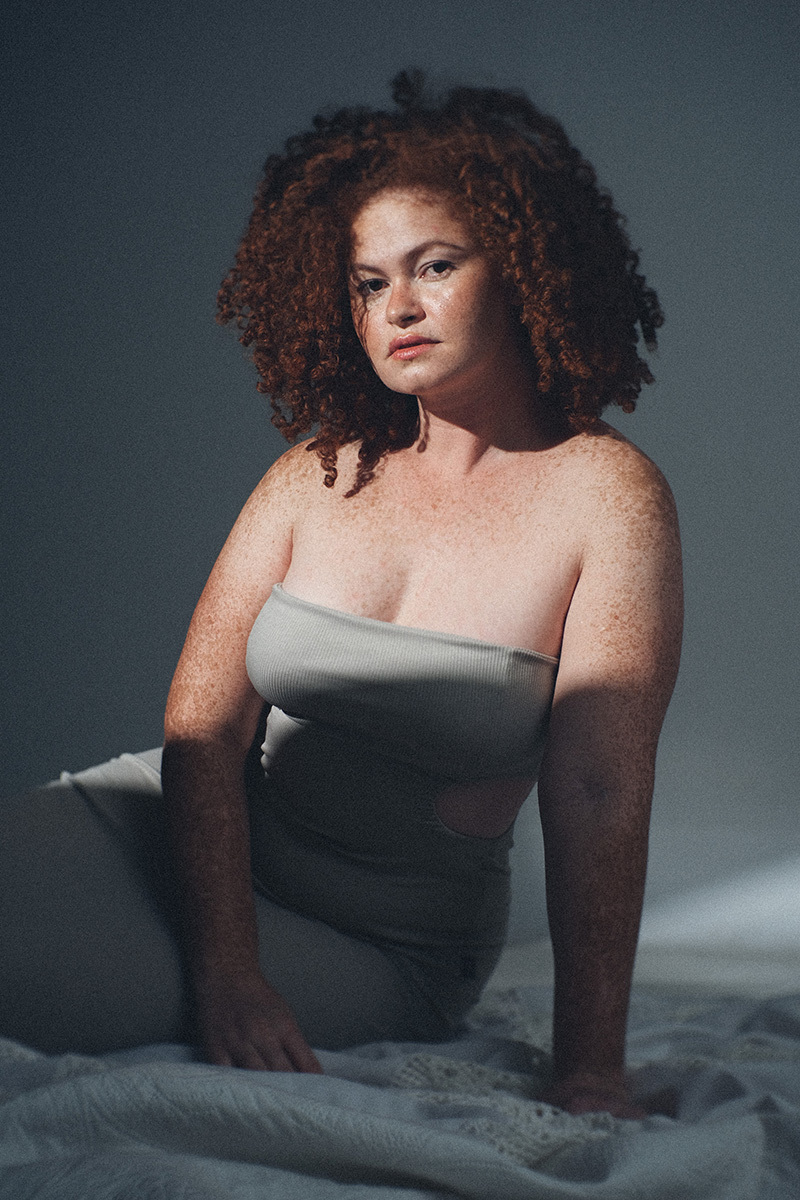 beleza, mulheres, mulher, preta, ruiva, cabelo cacheado, editorial, palmas, tocantins, copo de leite, ensaio de estudio, fotogrado premiado, beauty, publicidade, cabelo,