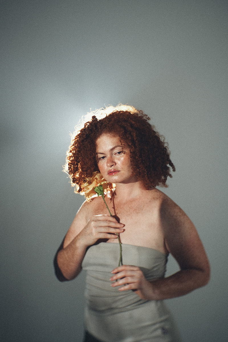 beleza, mulheres, mulher, preta, ruiva, cabelo cacheado, editorial, palmas, tocantins, copo de leite, ensaio de estudio, fotogrado premiado, beauty, publicidade, cabelo,