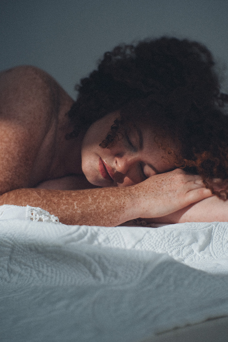 beleza, mulheres, mulher, preta, ruiva, cabelo cacheado, editorial, palmas, tocantins, copo de leite, ensaio de estudio, fotogrado premiado, beauty, publicidade, cabelo,