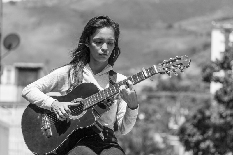 valentina-sentada-blancoynegro