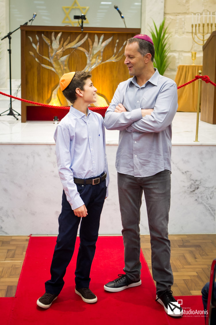 Bar Mitzvando com seu irmão