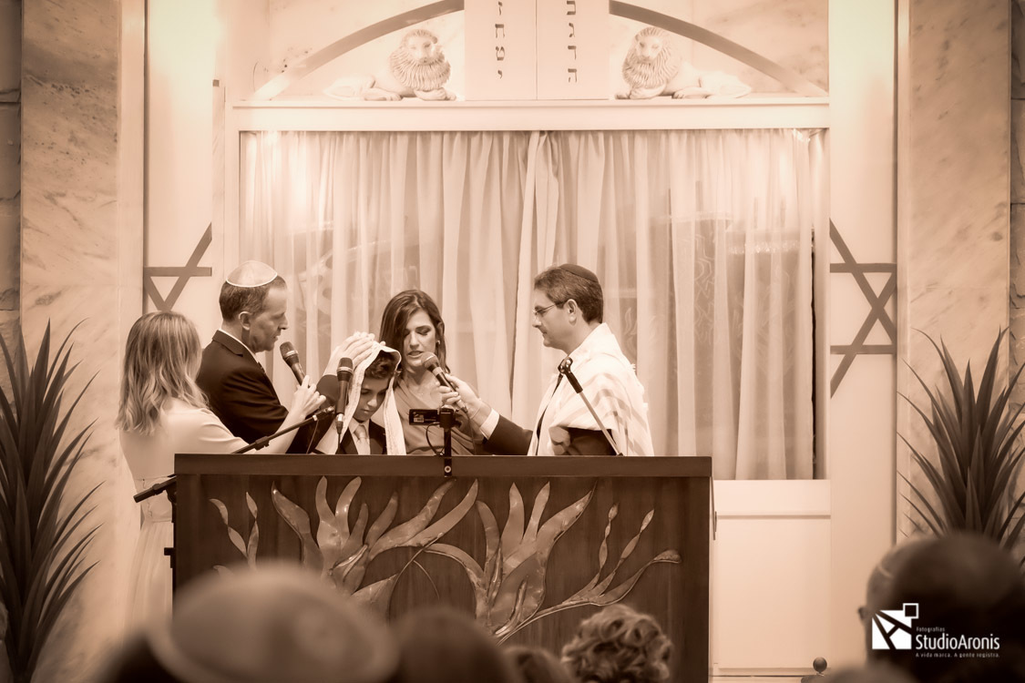 Benção judaica na cerimônia de Bar Mitzvah da Sinagoga Sibra em Porto Alegre RS - Rabino Guershon 