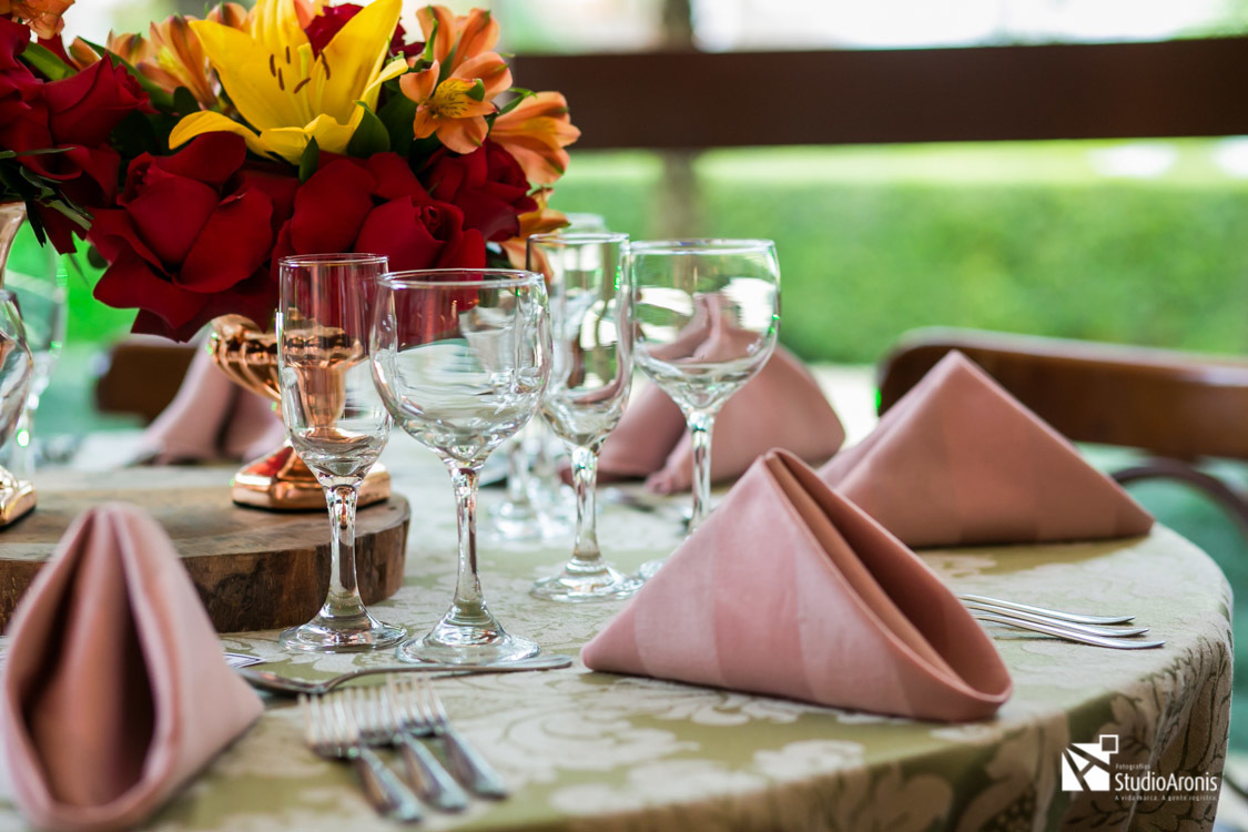 Decoração Casamento Merci Casa de Festas - Deza Leon Cerimonial - Detalhes da mesa - Guardanapos Flores