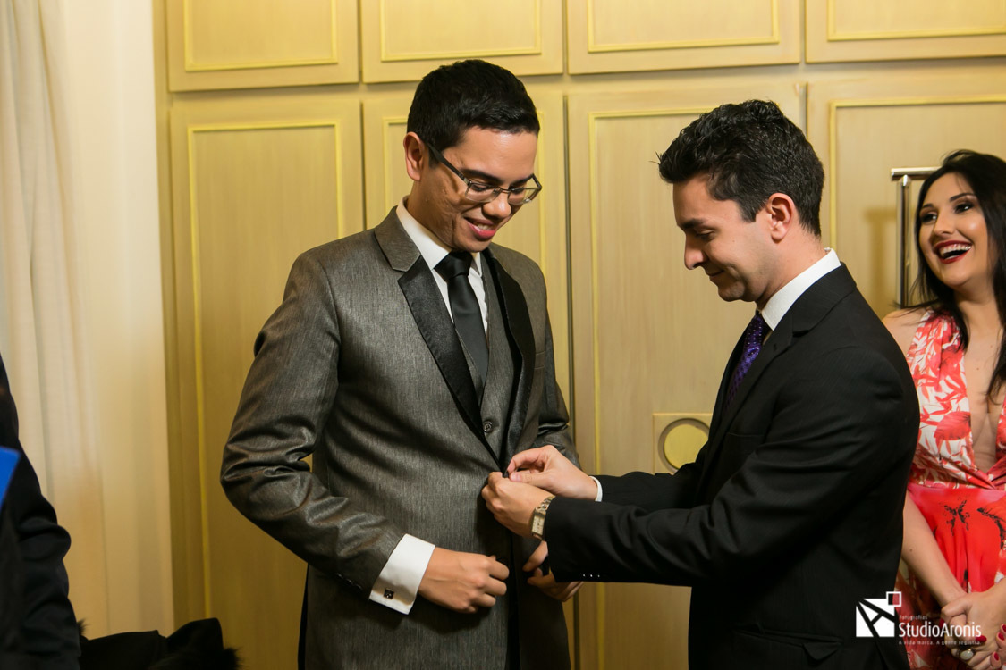 Making Of Casamento - Padrinho arrumando o noivo