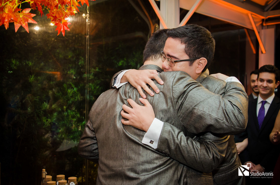Abraço dos Noivos - Casamento Homoafetivo