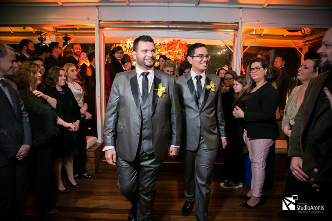 Saída dos noivos - Casamento merci casa de festas - Deza leon - Mariah Borba Celebrante