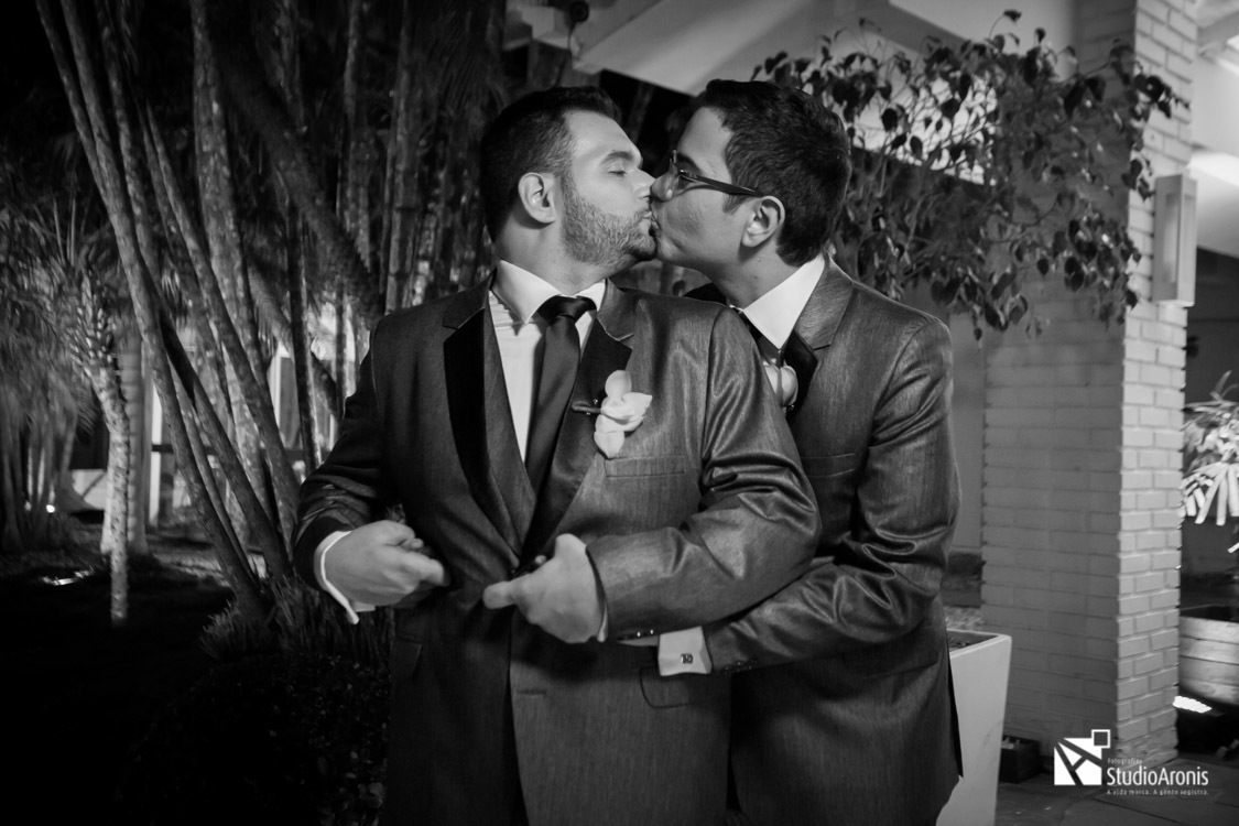 Beijo dos Noivos - Casamento Gay