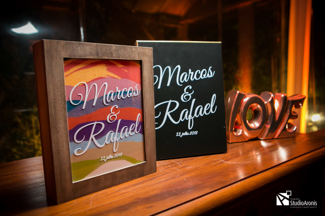 Mosaico formado pela cerimônia das areias - Celebrante Mariah Borba