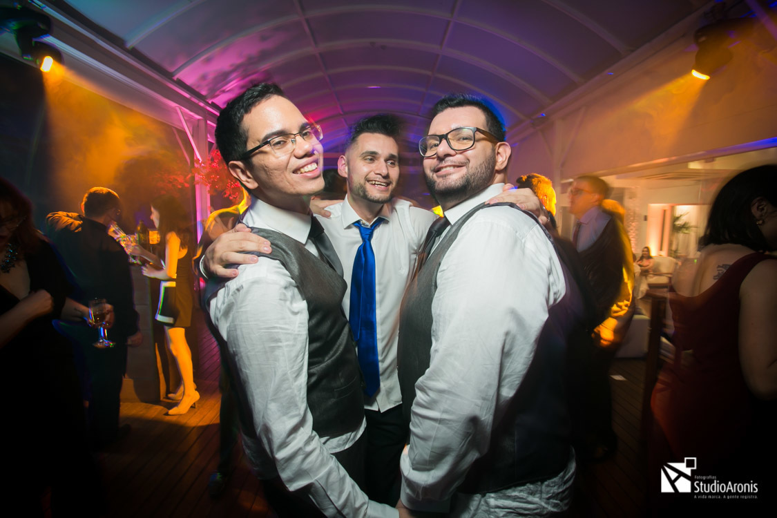 Fotos divertidas com convidados em casamento 