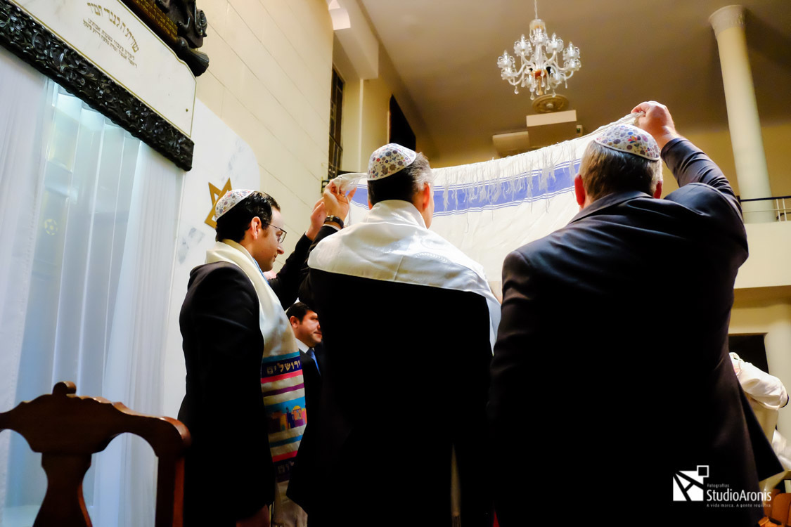 Cerimônia Tradicional Judaica - Chupá formada com Talid - Kipót Personalizada