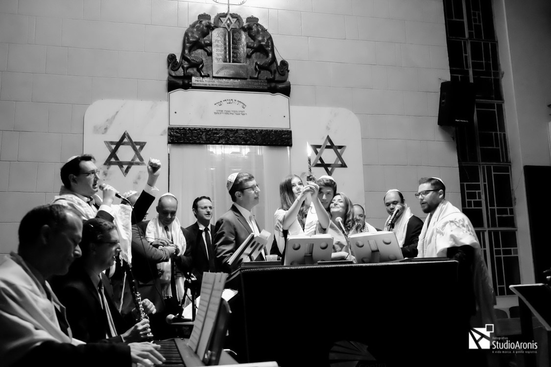 Cerimônia de Havdalá, término do shabat, na Sinagoga - Foto de Bat Mitzvah - Vela - Judaísmo - Rabino Marcos Perelmutter - Violinista