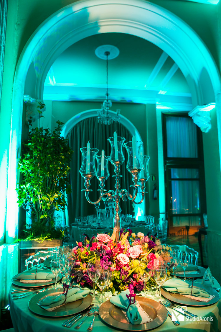 Festa de Bat Mitzvah - Alla e Suanni Finkelstein - Alla Festas e Eventos - Leopoldina Juvenil - Porto Alegre - Flores - Mesa Decorada - Decoração - Castiçal com Velas