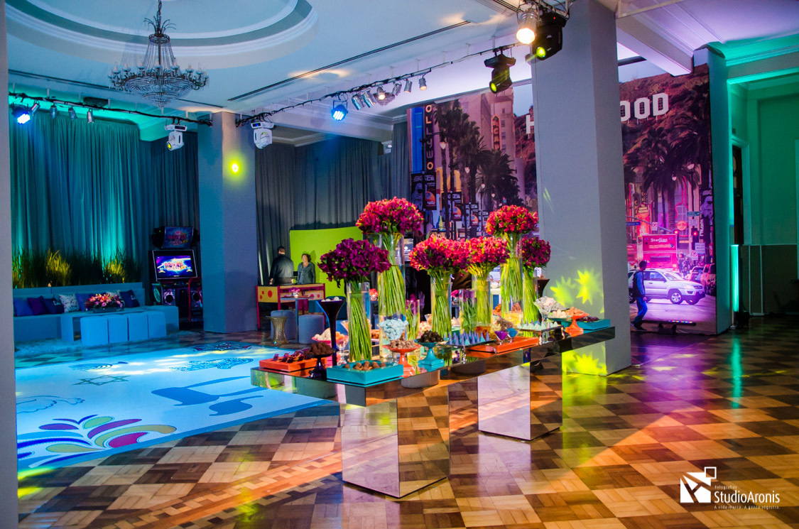 Salão Jovens - Salão Imperatriz Leopoldina Juvenil - Porto Alegre - Festa Bat Mitzvah - Pista Personalizada - Painéis Fotográficos Personalizados - Mesa de Doces - Alla Festas e Eventos - Studio Aronis Fotografias