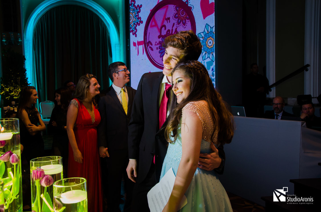 Fotos descontraídas de bat mitzvah - cerimônia de acendimento das 12 velas judaicas