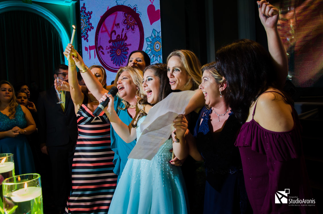 Fotos descontraídas de bat mitzvah - cerimônia de acendimento das 12 velas judaicas