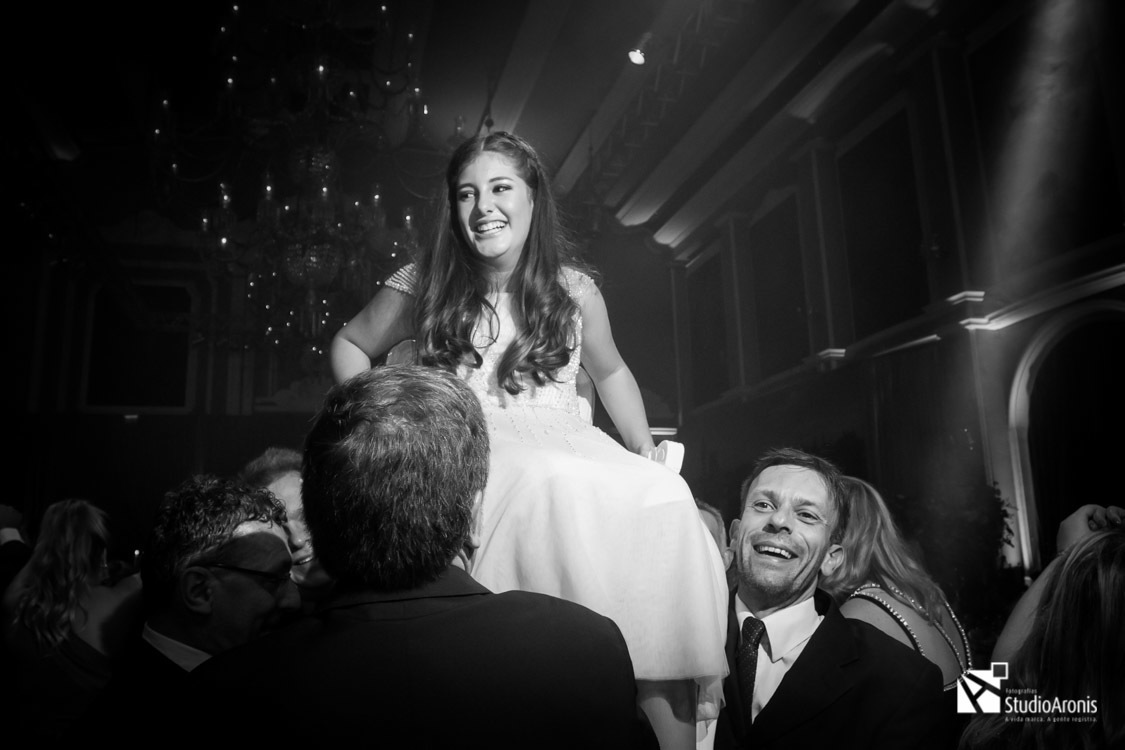 Danças tradicionais judaicas em bat mitzva - Dança da Cadeira - porto alegre - brasil - studio aronis fotografias - Fabricio Zaltzman